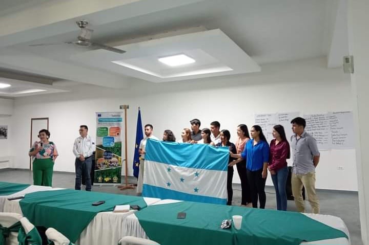  Se realiza “Jornada de fortalecimiento a la Plataforma Juvenil departamental de Lempira” 